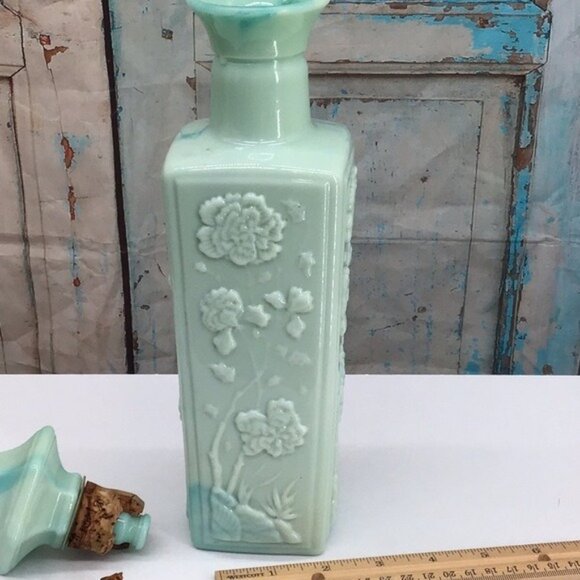 Vintage 1970 Jim Beam Blue Green Embossed Milk Glass Decanter Floral Design & Co - Picture 5 of 8